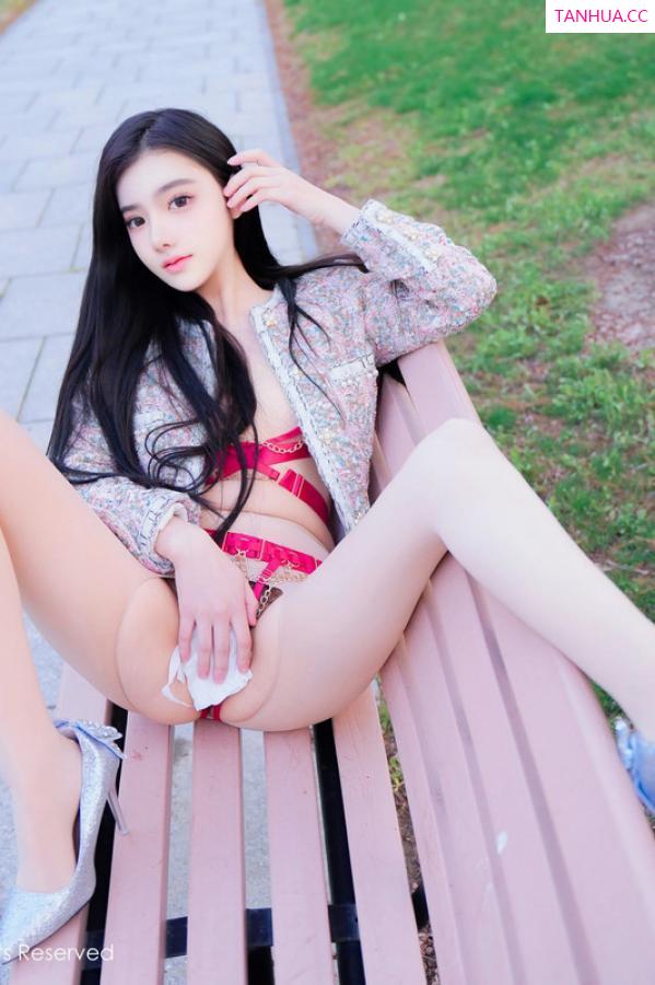   [XiuRen]高清写真图 2024.05.06 No.8489 龙雪儿 丝袜美腿第44张图片